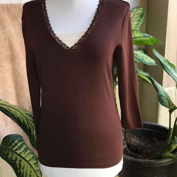 Jones New York brown top with hint of lace - Picture 1 of 6